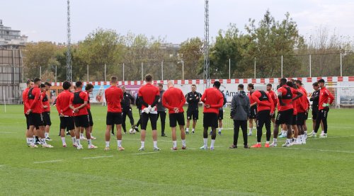 aa-20231106-32698486-32698482-samsunspor-istanbulspor-maci-hazirliklarina-basladi.jpg