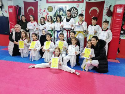 taekwondo-kusak-sinavi-tamamlandi-3.jpg