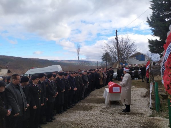 aa-20240122-33503950-33503945-kalp-krizi-sonucu-hayatini-kaybeden-uzman-cavus-samsunda-topraga-verildi.jpg