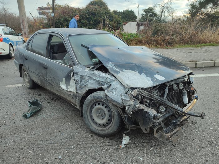 aa-20241213-36472339-36472337-samsunda-otomobil-ile-minibus-carpisti-2-kisi-yaralandi.jpg