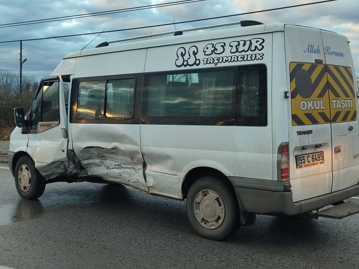 aa-20241213-36472339-36472338-samsunda-otomobil-ile-minibus-carpisti-2-kisi-yaralandi.jpg