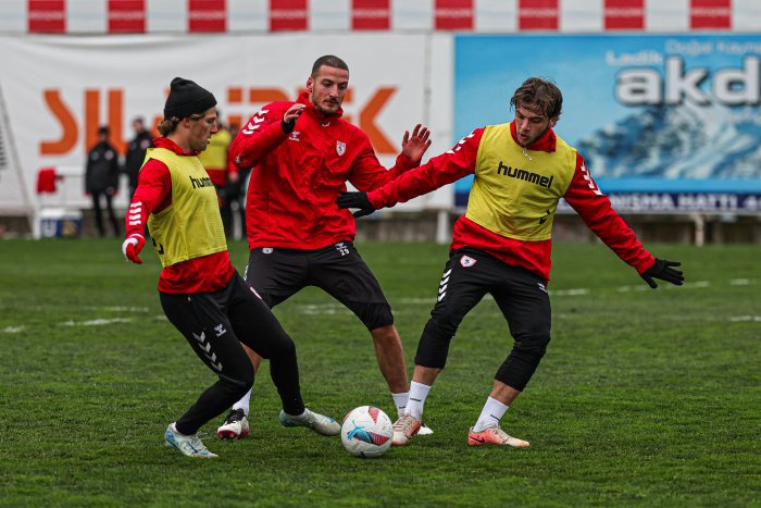 aa-20250205-36964620-36964618-samsunspor-hatayspor-macinin-hazirliklarini-surdurdu.jpg