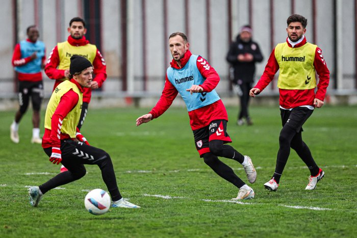 aa-20250205-36964620-36964619-samsunspor-hatayspor-macinin-hazirliklarini-surdurdu.jpg
