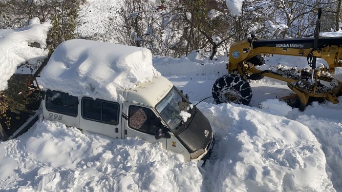 aa-20250207-36980453-36980449-salipazari-belediyesinin-karla-mucadele-calismalari-suruyor.jpg