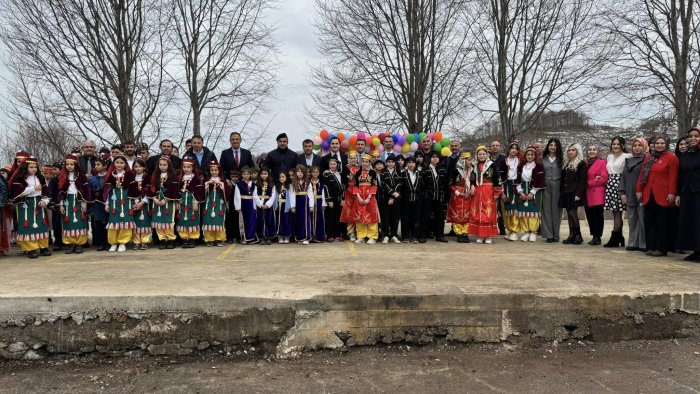 aa-20250326-37449128-37449123-salipazarinda-nevruz-bayrami-kutlandi.jpg