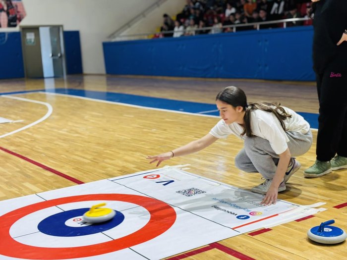 aa-20250507-37871410-37871398-salipazarinda-floor-curling-turnuvasi-ilgi-gordu.jpg